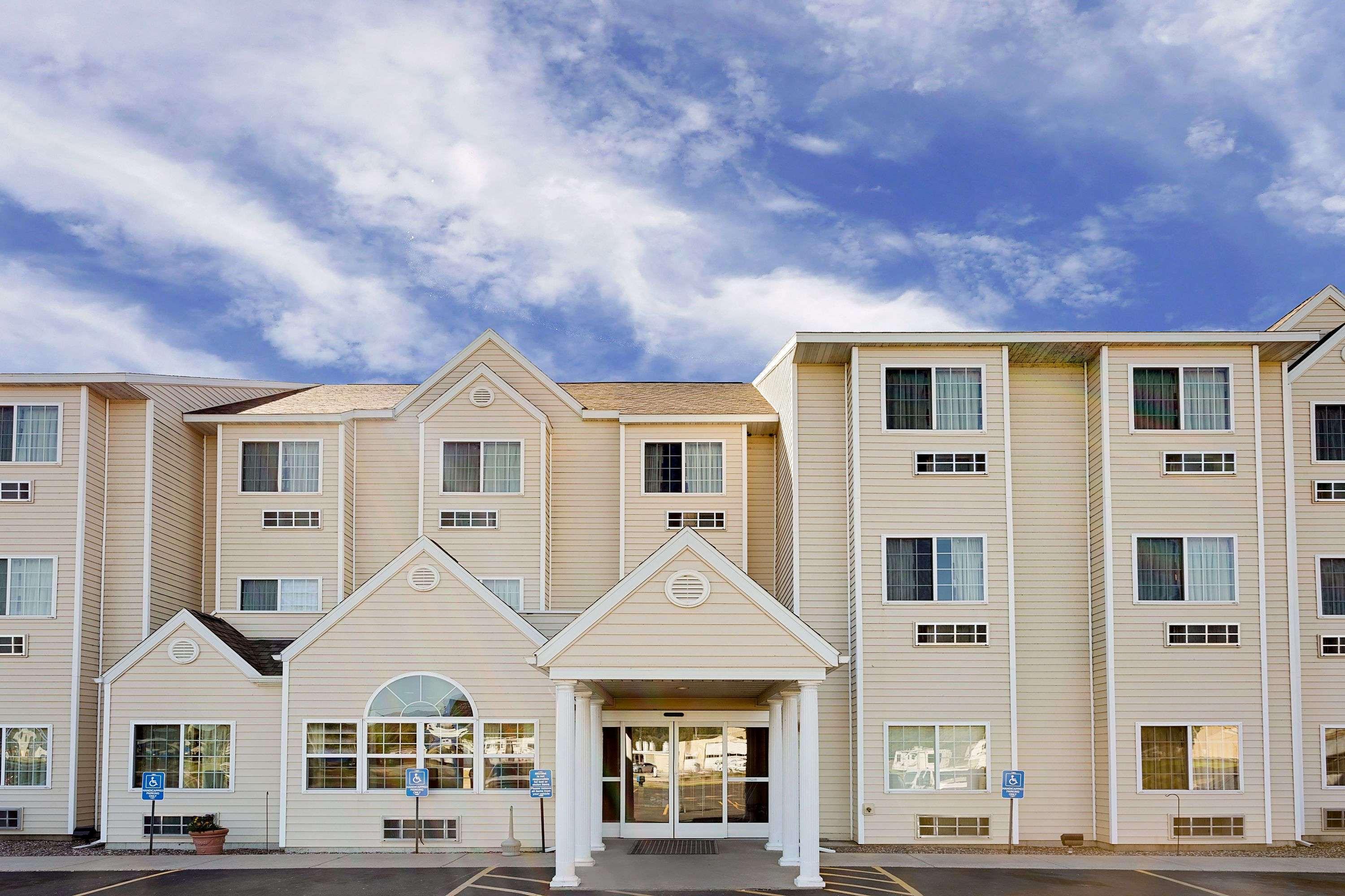 Microtel Inn & Suites By Wyndham Prairie Du Chien Exterior photo