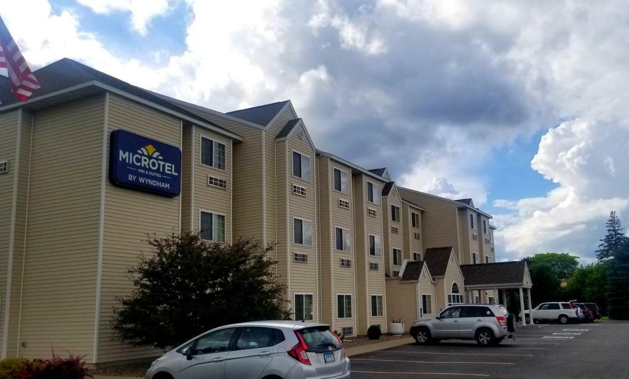 Microtel Inn & Suites By Wyndham Prairie Du Chien Exterior photo